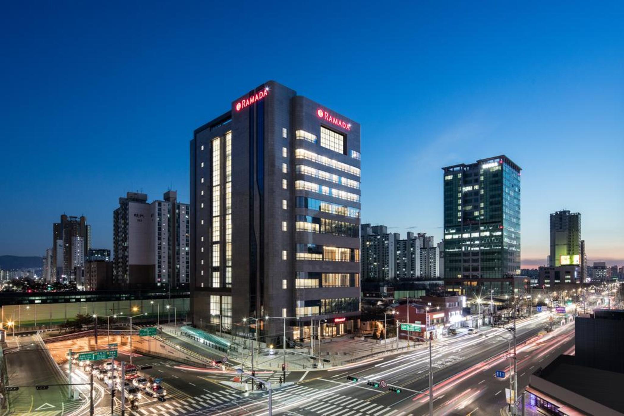 Hotel Ramada By Wyndham Seoul Sindorim Esterno foto